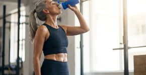 Segundo Harvard fazer abdominal é bom, mas os especialistas concordam: o melhor exercício para definir a barriga após os 40 é outro