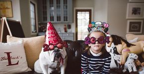 A mãe dessa garotinha fotografou sua amizade com a bulldog da família