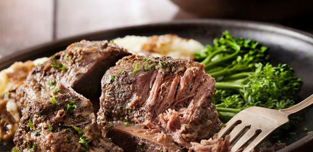 Carne com brócolis ao molho inglês: simples e irresistível