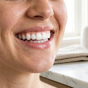 Featured mobile: Nem pasta de dente, nem carvão ativado: O gel caseiro que clareia permanentemente os dentes amarelados, proporcionando brancura e brilho