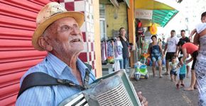 Número de doações para sanfoneiro de 79 anos dobra após furto