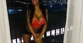Inês Brasil é detida pela polícia após se envolver em confusão no aeroporto