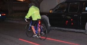 Luz para bicicletas cria ciclofaixa com lasers