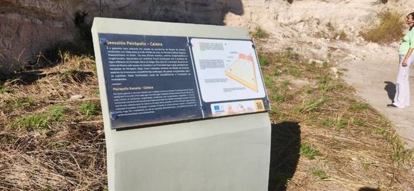 Local de escavações importantes onde se descobriu o crânio e esqueleto do crocodilomorfo Uberabasuchus terrificus 