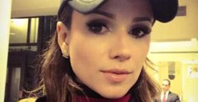 Paula Fernandes divulga nova música com foto de topless na web