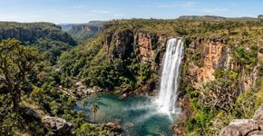Quase 198 mil hectares de Cerrado entre chapadões, vales e nascentes de grandes rios: o parque mineiro onde a Casca d’Anta forma a primeira cachoeira do São Francisco, com 186 metros de queda livre