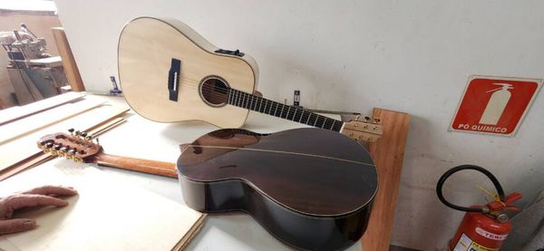 Violas e violões produzidos manualmente pelo uthier Wagner Braga e Souza