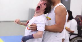 Projeto ensina capoeira para jovens e adultos com paralisia cerebral