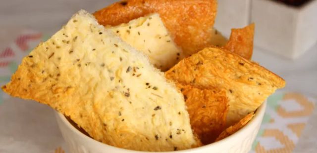 Crocante, saudável e sem glúten: como fazer crostini de tapioca