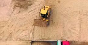 Triturar garrafas de cerveja pode salvar praias da Nova Zelândia