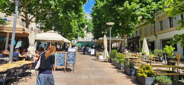 Arredores de Vieux-Port concentra restaurantes e cafés