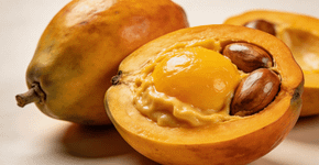 A fruta delicosa que tem cor de gema de ovo e gosto de doce de leite