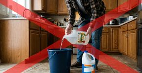 Misturar água sanitária com vinagre parece deixar a limpeza mais potente, mas a combinação pode liberar gás cloro tóxico: autoridades canadenses recomendam nunca misturar alvejante com outros produtos de limpeza