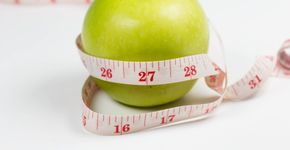 Ex-obesa vira rainha de bateria e fatura vendendo refeições saudáveis na internet