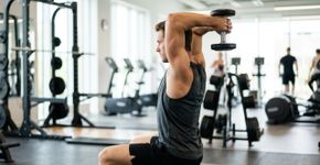 Fazer pilates ajuda, mas os especialistas concordam: o melhor exercício para reduzir a flacidez nos braços e melhorar a mobilidade