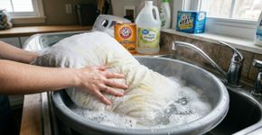 Como remover manchas de travesseiro com uma mistura caseira sem danificá-lo