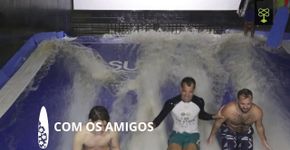 Quem disse que não dá para surfar na cidade?
