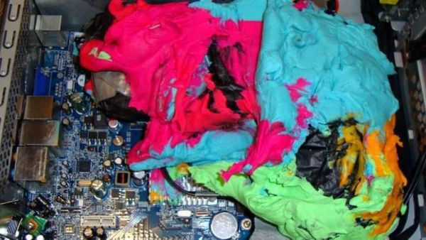 Arma escondida dentro de um computador; objeto foi apreendido no aeroporto de Houston