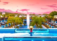 Featured side: O hotel de Bonito onde a piscina chega até a suíte