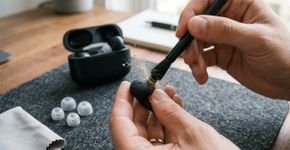 4 dicas de limpeza para quem usa fones de ouvido todos os dias