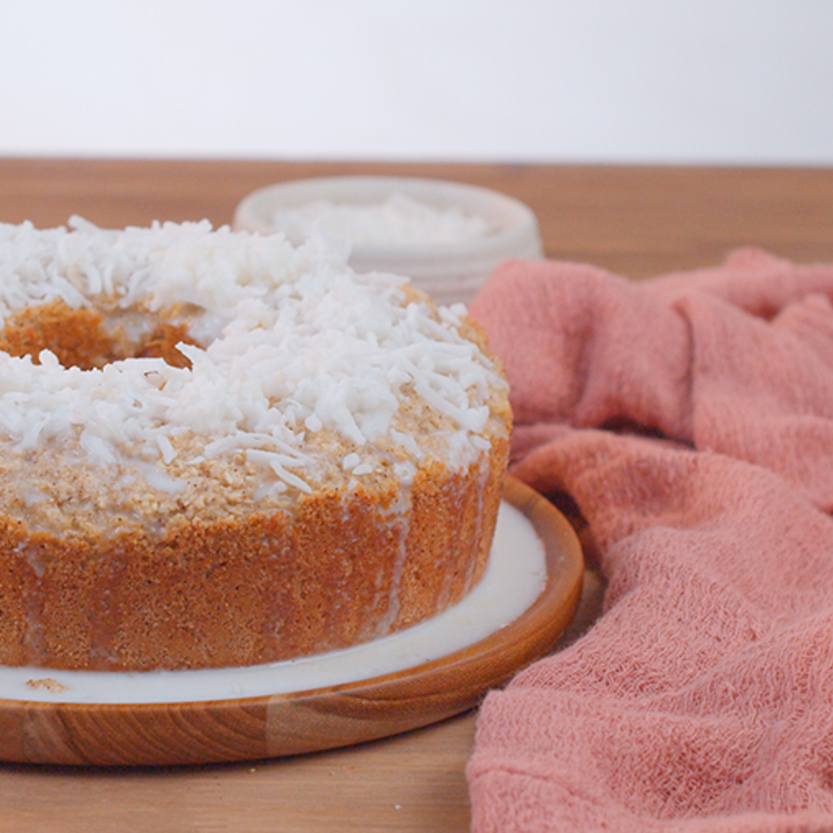 Aprenda a fazer um bolo de coco low carb molhadinho