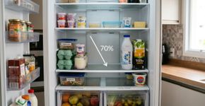 A regra japonesa dos 70% para organizar a geladeira: deixar espaços entre os alimentos melhora a circulação do ar, facilita enxergar o que já existe e ajuda a evitar compras repetidas