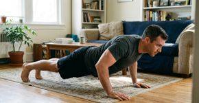 A academia já era: o exercício essencial para aumentar a massa muscular e melhorar a circulação sem sair de casa