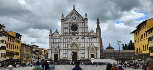 As ruas estreitas dão lugar a uma cidade onde praticamente cada praça, igreja ou palácio remete a algum capítulo da história da arte