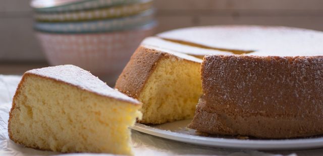Bolo de iogurte natural delicioso e bem simples