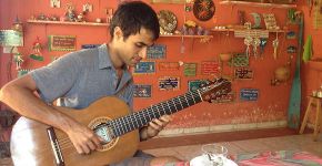 Artista cria livro musical com músicas tradicionais brasileiras