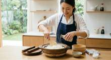 Featured side: Os japoneses concordam: “Para deixar o arroz mais soltinho e com sabor equilibrado, o segredo é adicionar um fio de vinagre de arroz antes de cozinhar.”