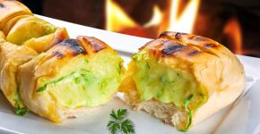 Do pão de alho à farofa: 5 acompanhamentos para servir no churrasco