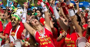 Bangalafumenga faz esquenta do Carnaval no aniversário de SP