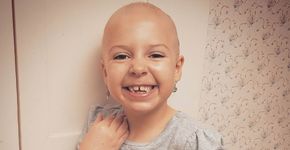 No ‘Dia do Cabelo Maluco’ na escola, garota com alopecia emociona