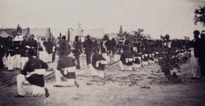 Mostra traz fotos de 150 anos de guerra