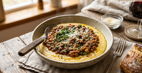 Polenta com ragu de lentilhas: sabor, nutrição e aconchego no mesmo prato