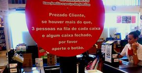 Supermercado cria ‘botão de alerta’ para evitar filas nos caixas