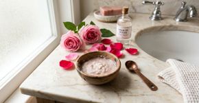 Lavar as axilas com bicarbonato e água de rosas: por que é recomendado e quando é melhor fazê-lo