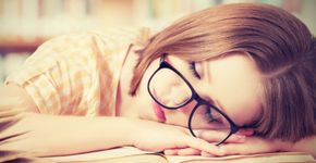 Entenda as mudanças no ritmo do sono na adolescência
