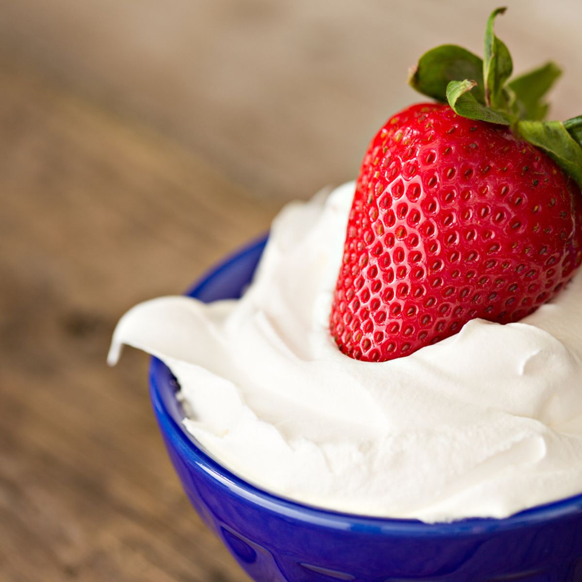 Aprenda a fazer um falso chantilly com leite de coco em 3 minutos