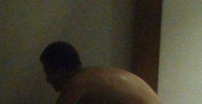Homem posta vídeo fazendo sexo e ainda xinga parceira de baleia