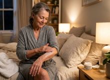 Featured side: Pele ressecada e áspera após os 60 anos: como hidratá-la antes de dormir com ingredientes