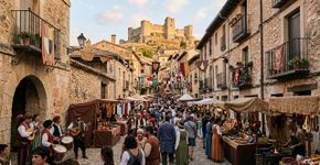 A feira medieval ideal para visitar até 23 de agosto: um castelo, um grande mercadão e shows de falcoaria
