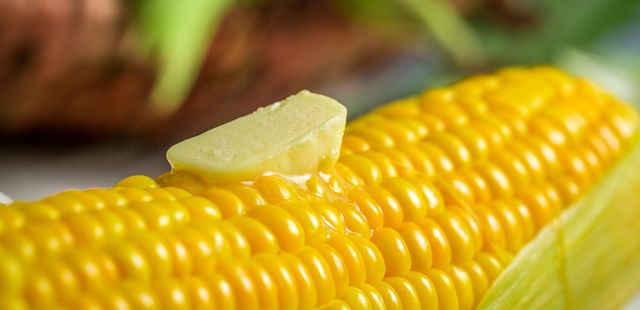 Milho cozido com manteiga na airfryer: zero bagunça, 100% sabor