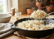 Featured side: Pare de temperar o arroz depois de pronto: o segredo dos cozinheiros para o grão ficar soltinho sem precisar lavar várias vezes