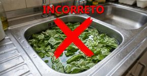 Deixar alface e outras folhas de molho na pia parece uma lavagem mais completa, mas no Canadá a recomendação é usar água corrente: a água acumulada na cuba pode transferir bactérias para os vegetais