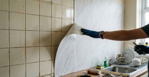 Revestimento de parede de cerâmica está fora de linha: a nova opção mais leve, fácil de limpar e que não mancha com o uso