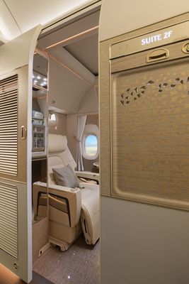 Interior das novas cabines de Primeira Classe da Emirates