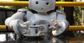 Robozinho da USP ensina geometria e tem até Facebook