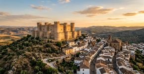 A vila medieval perfeita para conhecer a pé: um castelo do século X quase intacto e um belo complexo histórico-artístico